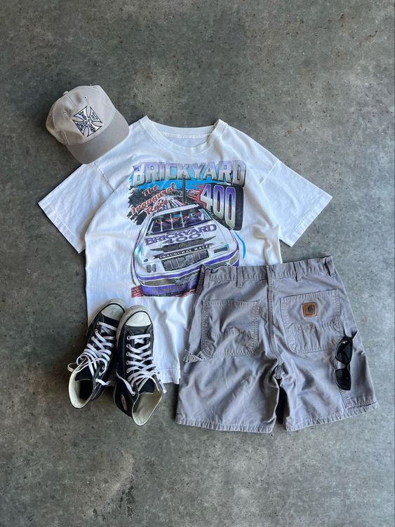 Guy Outfits Summer, Graphic Tees Vintage Outfit, Simple Streetwear, Shirt Outfit Ideas, Ames Iowa, Converse Outfit, Kaleidoscopes, Tasty Recipe, Guys Clothing Styles