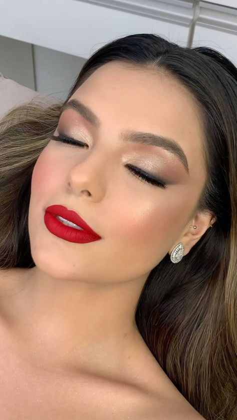 Bridal Fall Makeup, Winter Bridal Makeup, Makeup Bibir, Red Lipstick Makeup Looks, Red Lips Makeup Look, Wedding Makeup Tutorial, Red Lipstick Makeup, Prom Eye Makeup, Red Dress Makeup