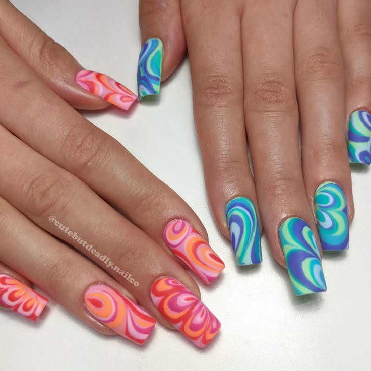 Decades Nails, Disco Nails 70s, 70s Inspired Nails, 60s Nails, Nails 70s, 70s Nails, Multicoloured Nails, Swirl Nail Designs, Weekend Nails