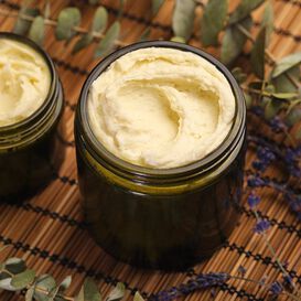 Natural Whipped Shea Butter Project Diy Body Lotion, Shave Butter, Castor Oil Benefits, Floral Essential Oils, Diy Body Butter, Lotion Recipe, Body Butters Recipe, Whipped Shea Butter, Raw Shea Butter