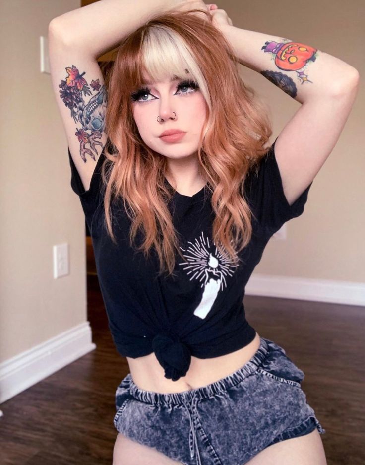 Hair Color Ideas Underneath, Split Dyed Hair, Goth Hair, Alternative Hair, Body Fitness, Hair Collection, Summer Chic, Hair Inspo Color, Grunge Hair