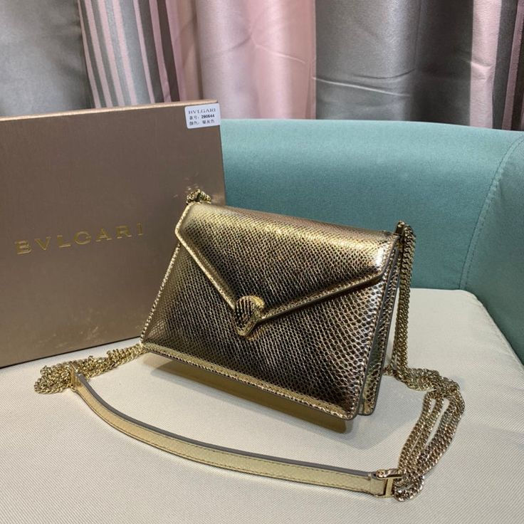 Size: 19cm*13.5cm*6cm It comes with Dust box, Care manual, Tag, and Paper bag. Luxury Clutch, Luxury Crossbody, Lv Men, Armani Belt, Saint Laurent Wallet, Dior Wallet, Lv Belt, Lv Wallet, Gucci Belt