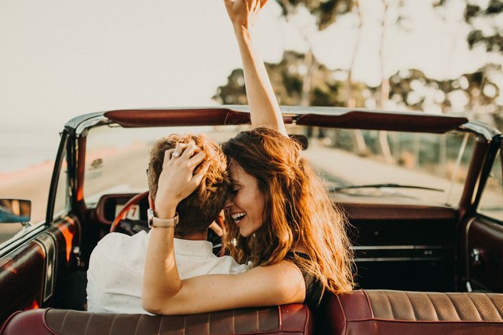 Engagement Photos: Casual Summertime Photoshoot in Convertible Car Summertime Photoshoot, Couple Driving, Engagement Photos Casual, Photoshoot Casual, Car Engagement Photos, Western Engagement Photos, Classic Convertible, Fun Engagement Photos, Engagement Stories