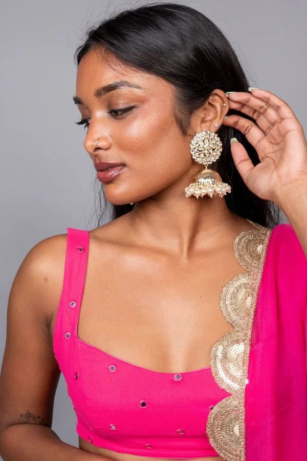 The Aurora Earrings are a classic gold kundan jhumka that goes with any look! Aurora Earrings, Kundan Jhumka Earrings, Kundan Jhumka, Gold Jhumka, Gold Jhumka Earrings, Indian Jewelry Sets, The Aurora, Chaniya Choli, Jhumka Earrings