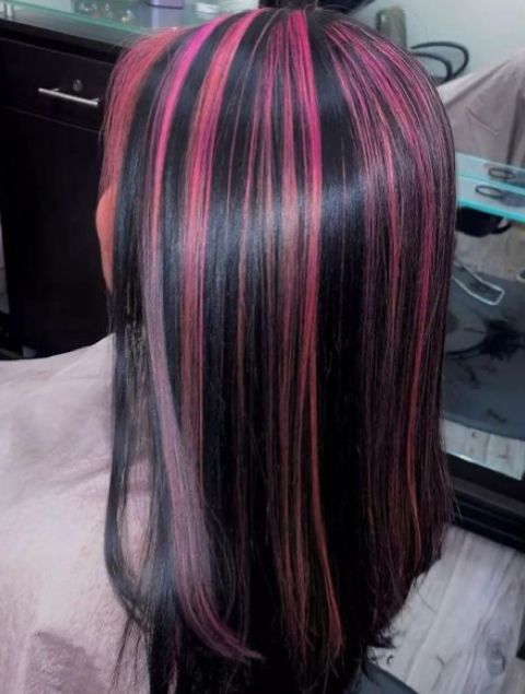 Highlights Hair Ideas, Streaks Hair, Cornrows Ideas, Sunkissed Hair Brunette, Sunkissed Hair, Skunk Hair, 2024 Hair Color, Pink And Black Hair, Chunky Highlights