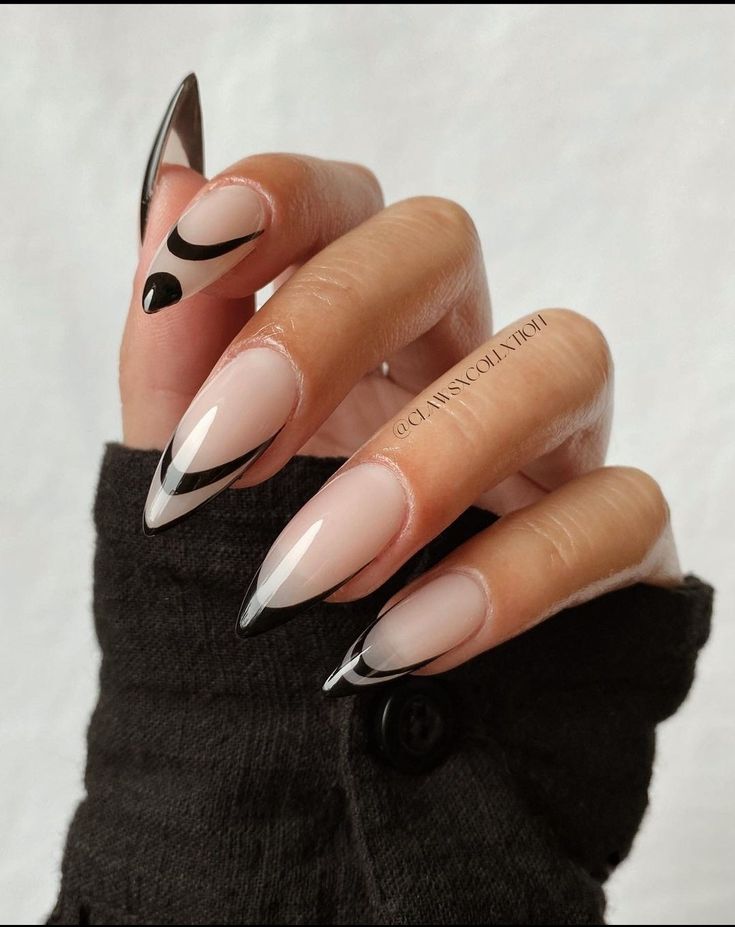 White Almond Nails, Acrylic Nails Almond Shape, Maquillage Yeux Cut Crease, Natural Acrylic Nails, Chic Nail Art, January Nails, Gel Nails Diy, Homecoming Nails Acrylic, Almond Nails Designs