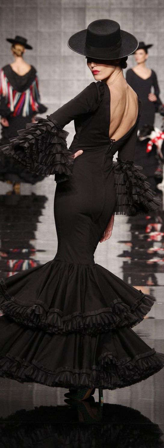 ~Rocio Peralte | House of Beccaria Flamenco Costume, Spanish Dress, Flamenco Dress, Spanish Fashion, Flamenco Dancers, New Years Outfit, Elegante Casual, Mode Chic, Spanish Style