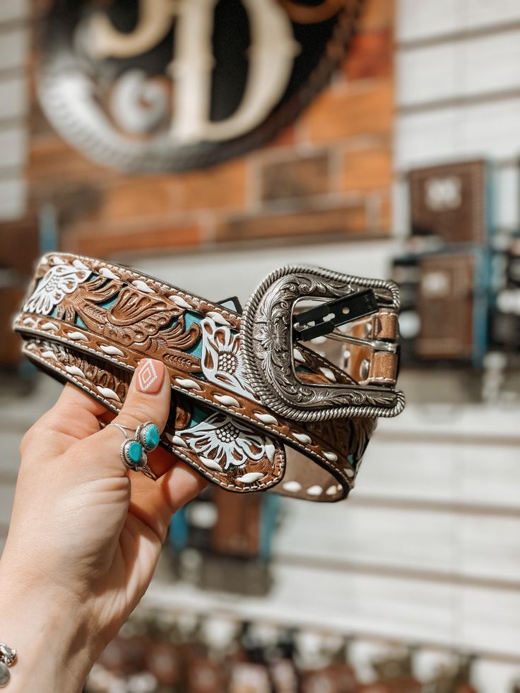 Brown leather belt with a turquoise inlay pattern. All measurements are taken from the belt end (not the buckle) to the first and the last hole. Small - 28" - 32" Medium - 32" - 36" Large - 36" - 40" XL - 40" - 44" Belts For Women Jeans, Western Leather Belt, Inlay Pattern, Custom Leather Belts, Cowgirl Belts, Turquoise Belt, Western Belts, Western Leather, Brown Leather Belt