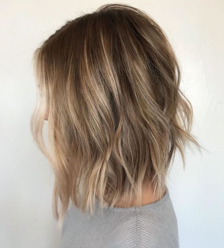 Choppy Dark Blonde Bob With Subtle Highlights Dark Blonde Bobs, Dark Blonde Highlights, Wavy Bob Haircuts, Blonde Wavy Hair, Wavy Bob Hairstyles, Medium Bob Hairstyles, Wavy Bob, Choppy Bob Hairstyles, Natural Wavy Hair