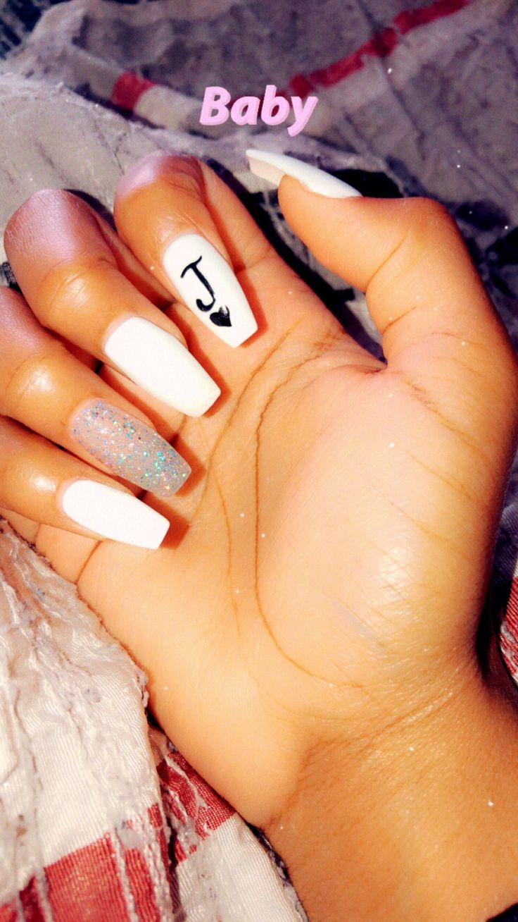 White Acrylic Nails With Letter Design, Girlfriend Nail Ideas, Letter J Acrylic Nails, Nail With J Initial, White Nails With Letter On Ring Finger, Letter J Nail Design, Nail Designs With Letters, Letter Initial Nails, Nails With Letter J On It