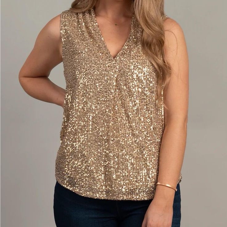 Shimmery Gold Inverted Pleat V Neck Sleeveless Top. Nwt. Hannah & Grace Chic Gold Sleeveless Top, Gold Sleeveless Blouse For Spring, Tank Top For Fall Party, Fall Party Tank Top, Sleeveless Tank Top For Fall Party, Hannah Grace, Shimmer Top, Sleeveless Top, Womens Tops