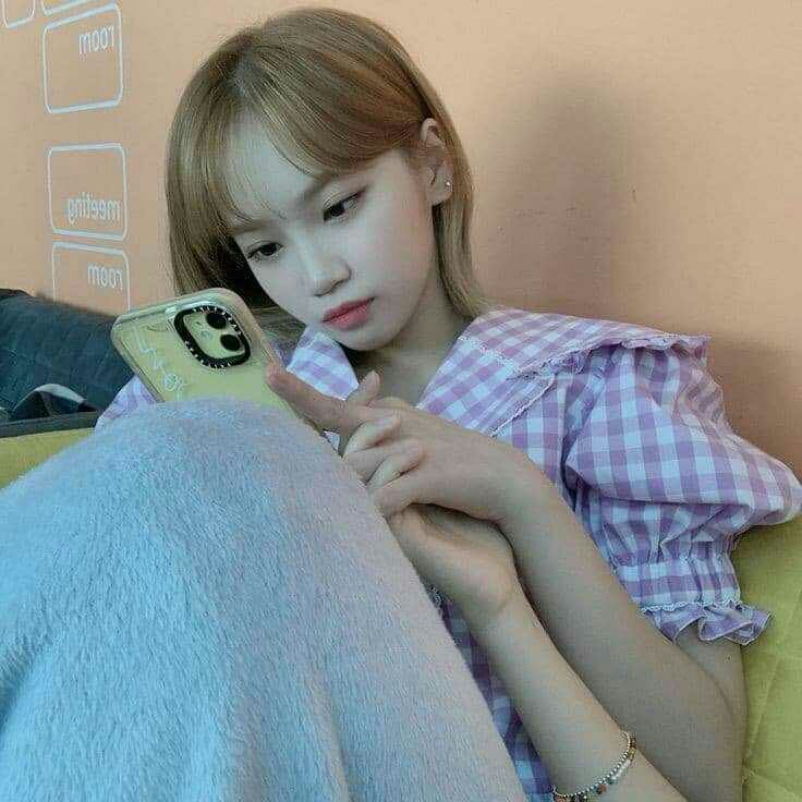 Chaewon Girlfriend Material, Chaewon Girlfriend, Iz One Chaewon, Girlfriend Material, Forever Girl, Who Runs The World, Blue Flames, The Wiz, Iz One