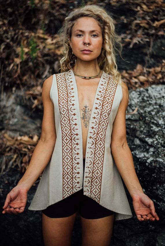 Natural earthy block print vest, made from 100% jute. Jute Clothing Fashion, Festival Mode, Festival Outfits Women, Steampunk Dress, Hippie Top, Boho Vest, Natural Clothing, Hippie Tops, Mode Boho