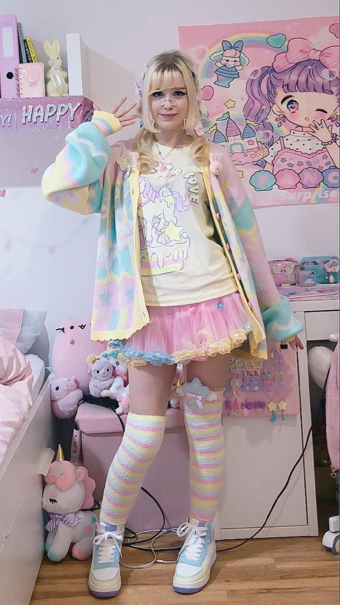 Decora Fashion Outfits Simple, Decora Outfits Pastel, Kawaii Kei Fashion, Casual Decora Fashion, Yumekawa Fashion, Fairy Kei Fashion Harajuku Style, Yume Kawaii Outfit Ideas, Yume Kawaii Aesthetic Outfits, Decora Outfits Aesthetic