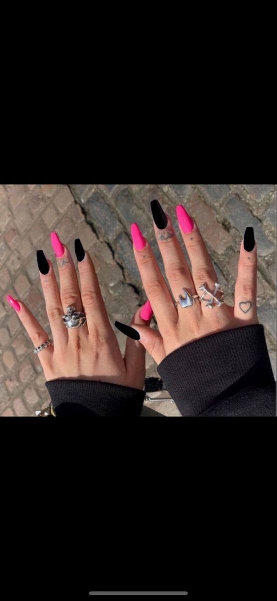 Nails With Pink Accent, Black And Hot Pink Nails, Black Nails With Pink, Pink Accent Nail, Pink Black Nails, Nails With Pink, Black And Hot Pink, Hot Pink Nails, Accent Nail