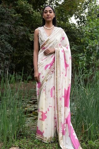 Pink chanderi saree with floral printed motifs and embroidered border. Comes with unstitched blouse fabric.
Components:2
Pattern:Print and Embroidery
Type of Work:Floral Print, Pearl and Sequin
Fabric:Chanderi
Color:Pink
Other Details:
Embroidered border
Note: Blouse worn by the model is not for sale, please contact the customer service to purchase the blouse separately
Occasion:Mehendi and Haldi,Sangeet - Aza Fashions Saree Gown Indian, Lotus Motifs, Floral Print Sarees, Chanderi Saree, Ivory Blouse, Set Saree, Saree Gown, Embroidered Saree, Blossom Print