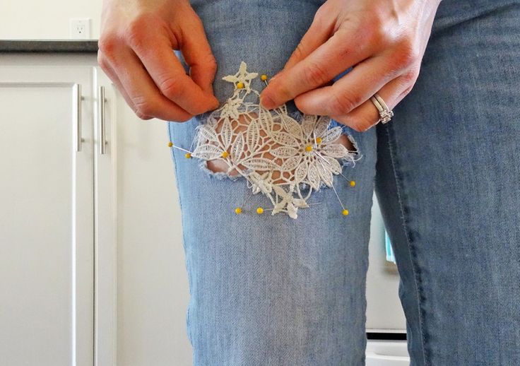 Lace Patches For Jeans Diy, Embroidered Ripped Jeans, Embroider Holes In Jeans, Covering Holes In Clothes, Embroidery On Ripped Jeans, Ripped Jeans Tutorial, Upcycle Lace, Diy Lace Jeans, Patched Jeans Diy