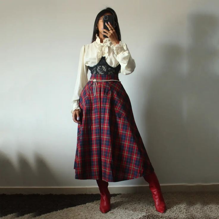 Outfit daily
@una_celestilla ig Long Tartan Skirt Outfit, Gray Pencil Skirts, Red Tartan Skirt Outfit, Plaid Skirt Outfit Summer, Tartan Dress Outfit, Plaid Pencil Skirt Outfit, Long Plaid Skirt Outfit, Long Tartan Skirt, Tartan Skirt Outfit