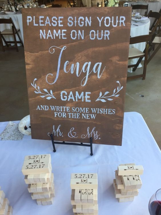 a sign that says, please sign your name on our linga game and write some wishes for the new year