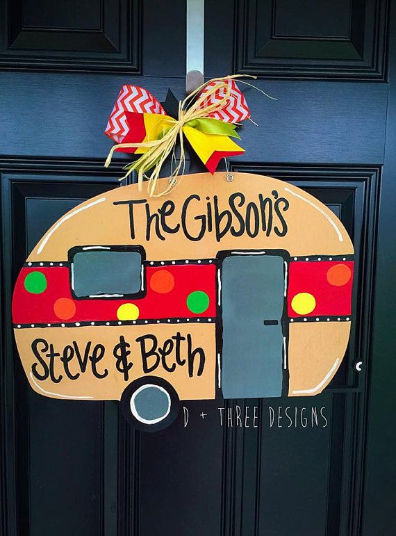 a sign that says the gibsons steve and beth on it's front door