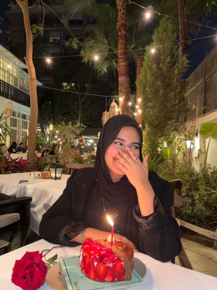 Birthday Outfits Hijab, Birthday Outfit Hijab Ideas, Birthday Girl Hijab, Hijab Birthday Outfit, Outfit Birthday Party Hijab, Birthday Outfit Hijab, Birthday Hijab, Birthday Poses With Cake, Hijabi Birthday