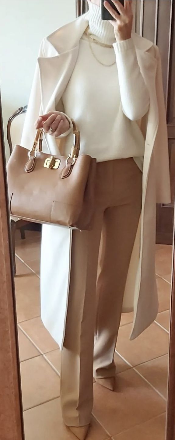 Minimalisticky Chic, Mode Over 50, Beige Pants, Mode Casual, 60 Fashion, Hiking Outfit, 가을 패션, Fashion Over 50, Work Attire