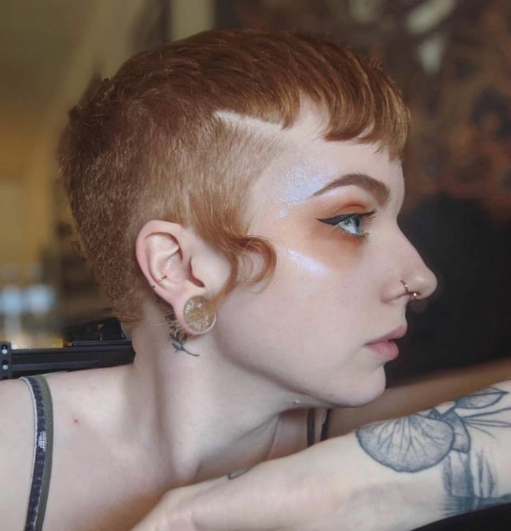 Alternative Pixie Cut, Pixie Haircut Undercut Shaved Sides, Gender Affirming Haircut, Pixie Sidecut, Cute Mullet, Alt Pixie Cut, Reverse Mullet, Short Shaved Hairstyles, Hipster Hairstyles