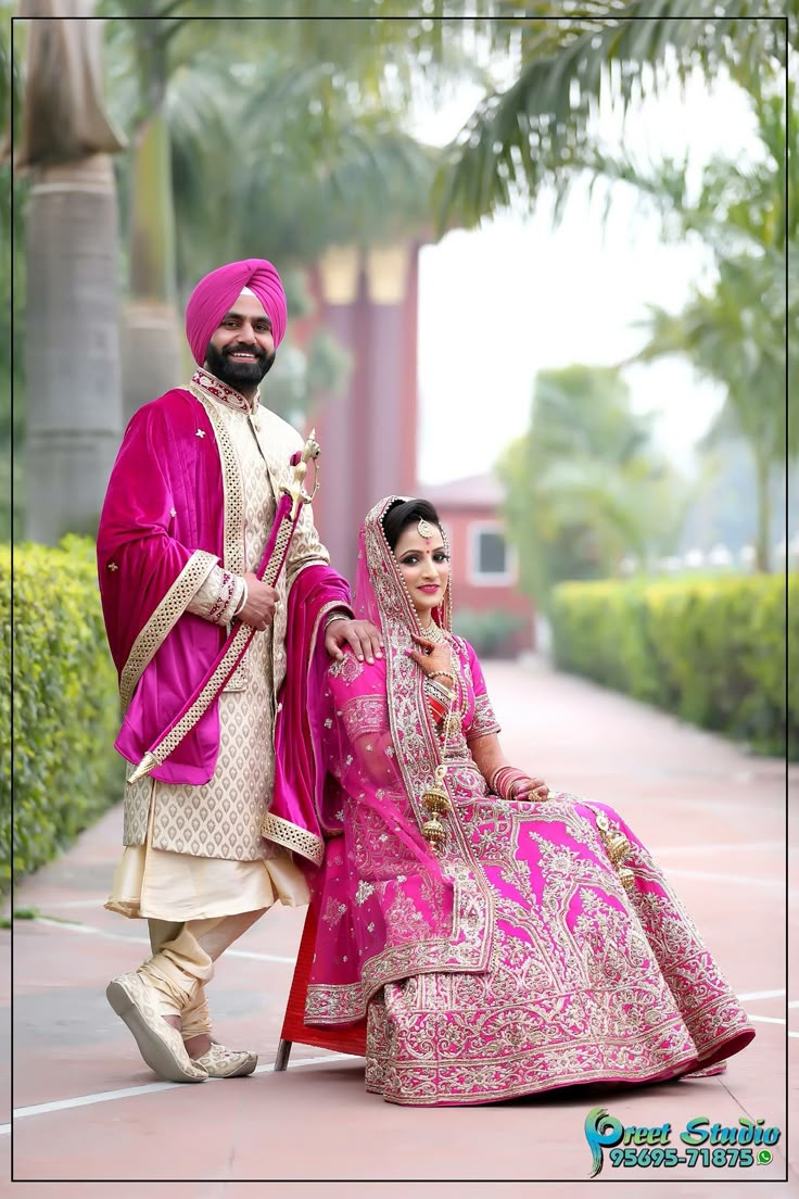 Clogup Photo, Kapl Photo, Wedding Couple Poses Photography Indian, Couple Wedding Dress Indian Hindu, Marriage Poses, Reception Couple, शादी की तस्वीरें, Wedding Dress Indian, Wedding Couple Pictures