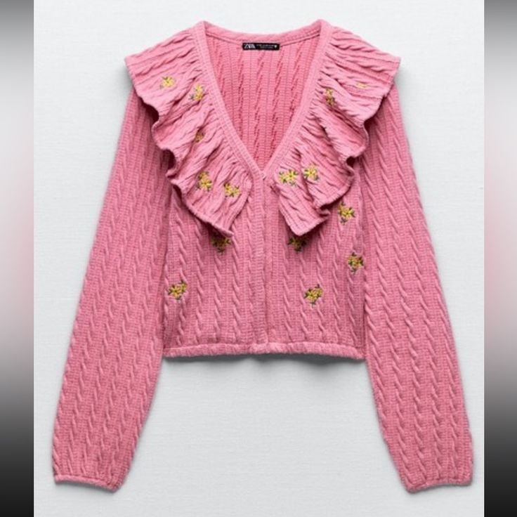 Nwt Zara Ruffle Floral Long Sleeve Pink Knit Flower Cardigan, Zara Cardigan, Look Jean, Áo Len Cardigan, Soft Jacket, Long Knit Cardigan, Knitted Flowers, Pink Knit, Floral Cardigan