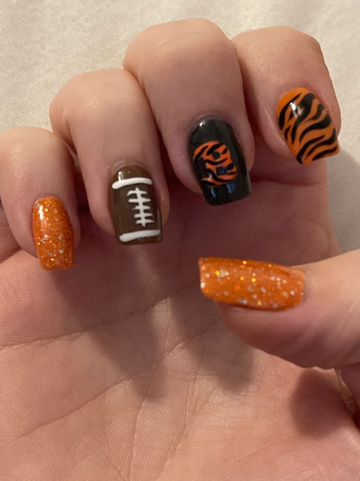 Football Nails Orange And Black, Short Football Nails, Orange And Black Tiger Nails, Orange And Black Football Nails, Football Gel Nails, Bengal Nails Cincinnati, Orange Football Nails, Cute Football Nails, Bengals Nails Football