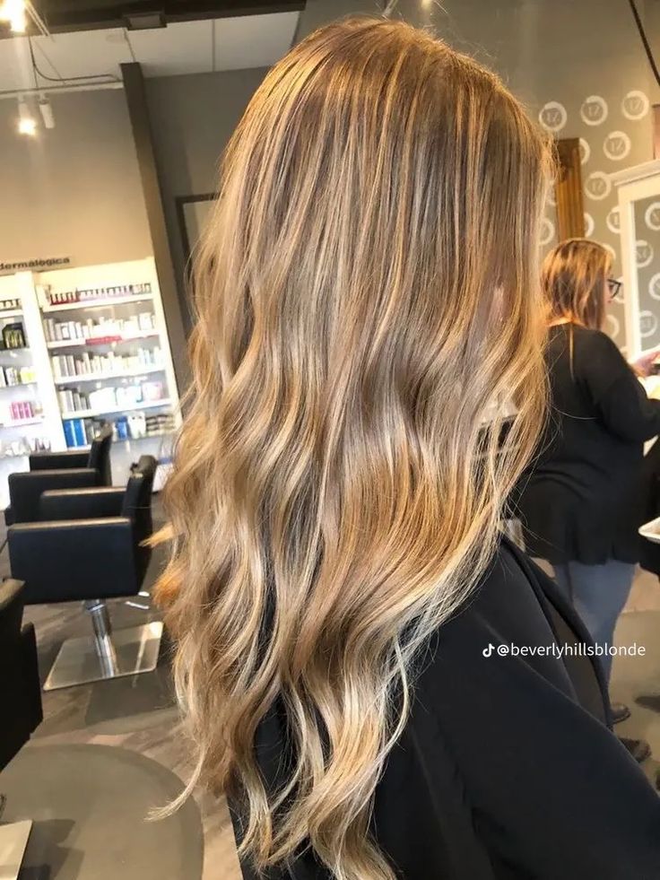 Natural Golden Highlights, Cold Spring Break Outfits, Blonde Highlight Ideas For Brown Hair, Natural Honey Blonde Highlights, Golden Blonde Partial Highlights, Honey Blonde Balayage Long Hair, Deep Honey Blonde Hair, Jennifer Aniston Blonde Hair, Caramel Blonde Hair Balayage