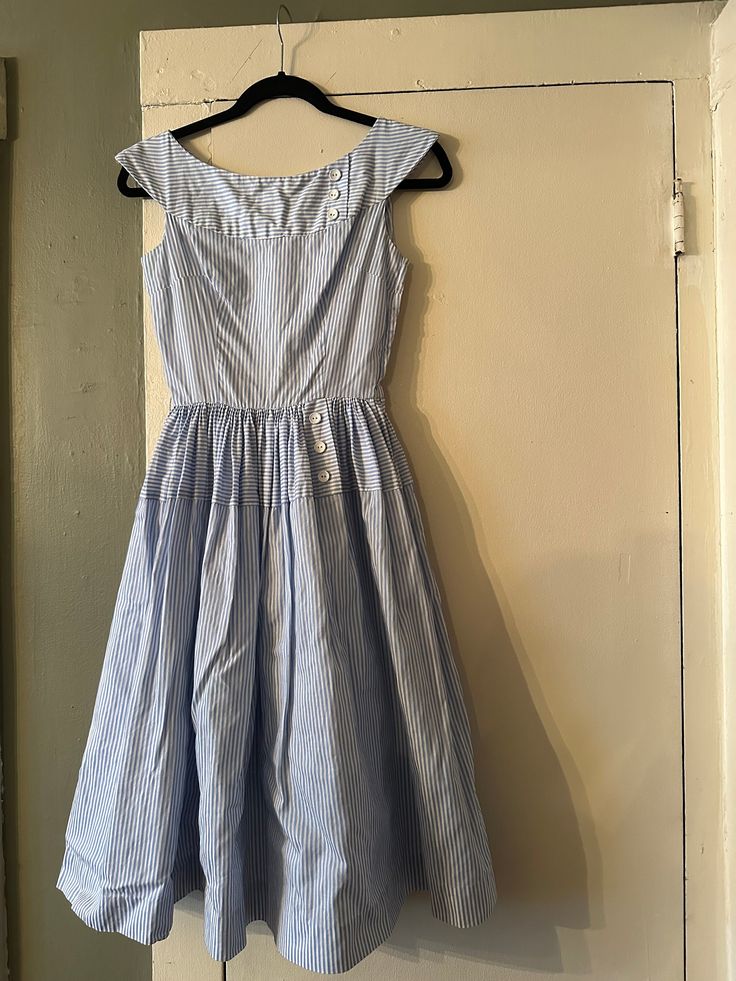 Owensboro Ky, Pleated Skirt Dress, Full Skirt Dress, Style Inspiration Summer, Vintage Fits, Decorative Buttons, Skirt Dress, Full Skirt, Pleated Skirt