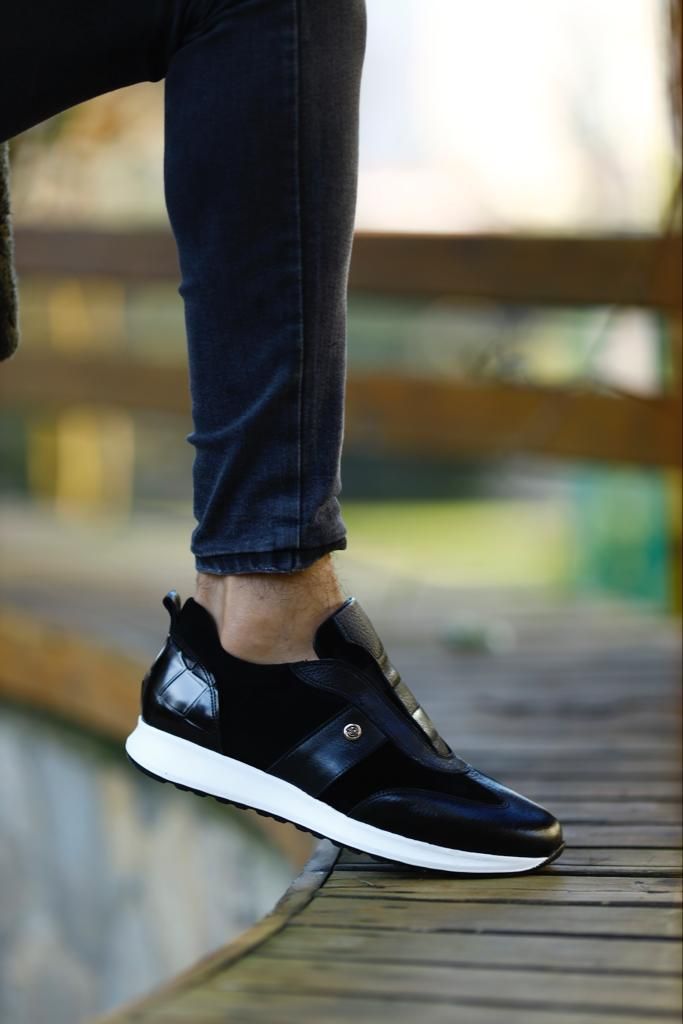 Luxury Low-top Slip-on Sneakers With Branded Insole, Luxury Slip-on Sneakers With Textured Sole, Black Casual Custom Sneakers For Business, Casual Black Custom Sneakers For Business, Modern Low-top Formal Sneakers, Elegant Low-top Custom Sneakers, Modern Wingtip Sneakers For Business, Elegant Low-top Sneakers With Leather Sole, Elegant Low-top Leather Sole Sneakers