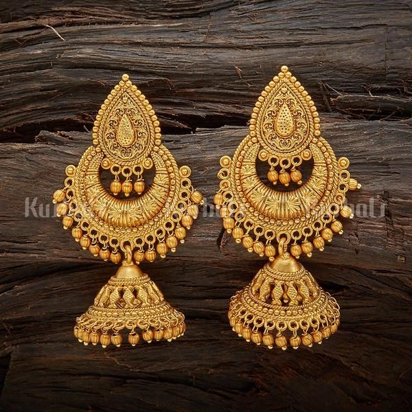 Gold Jhumka Designs Antiques, Zumka Earrings Gold, Gold Kanbala Design, Jumki Design Gold, Zumka Earrings, Gold Earrings Designs Indian, Gold Earing Design New, Gold Jhumki Indian Jewelry, Gold Earing