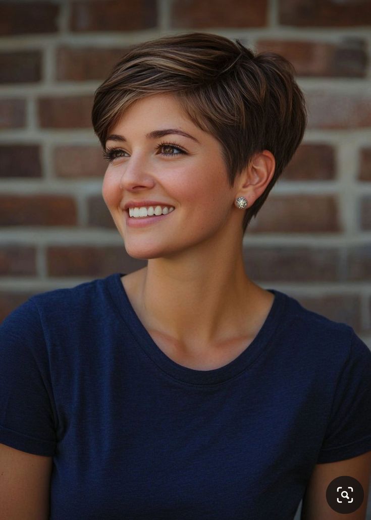 Pixie Haircut Women, Pixy Cut, Women Short Haircut, Short Cuts For Women, Bob Pendek, Pixie Haircuts For Women, Short Hair Pixie Cuts, Hair Inspiration Short, Super Short Hair