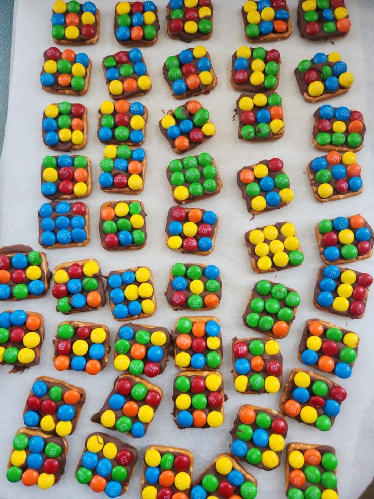 a table topped with lots of cookies covered in candy