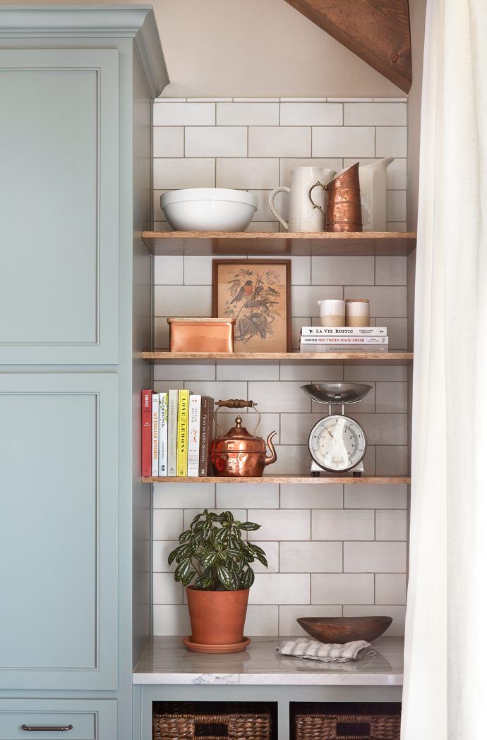 the shelves in this kitchen are filled with books and other things to put on them