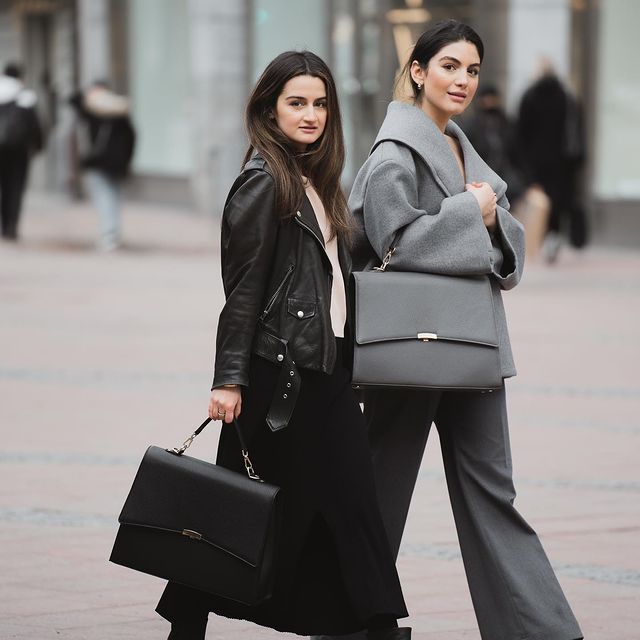 The Signature Briefcase 💼 can be yours very soon... are you excited? 😍 📸: @bognandiphotography * * * * * * #briefcase #bybanoo #bybanoowoman #banoobags #sisters #business #businesswomen #businessbag #businessowner #femalebag #release #Regram via @CM1sd9bpq19 Elegant Laptop Bag, Laptop Bags For Women, Travel Pose, Business Laptop Bag, Work Accessories, Laptop Bag For Women, Swedish Brands, Business Laptop, Two Sisters