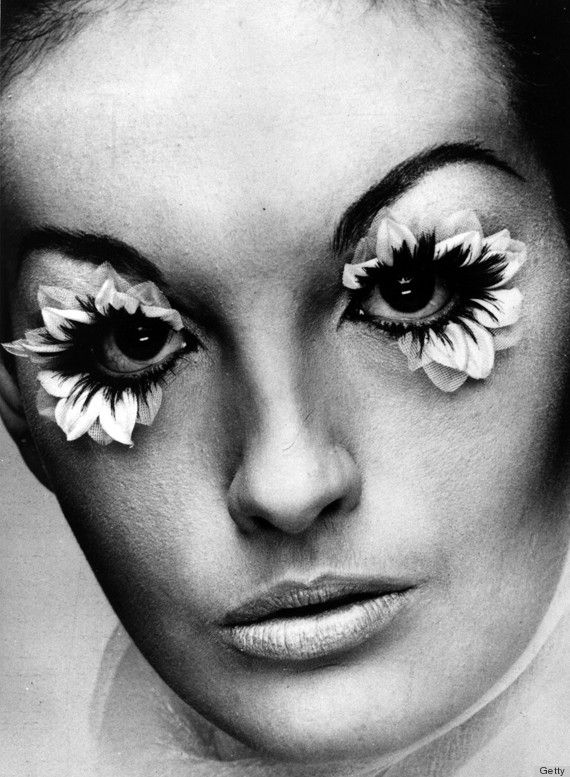 60's eye art Editorial Make-up, 1960s Makeup, 60s Makeup, Makeup Materials, Flower Makeup, Diy Kostüm, Editorial Makeup, Her Eyes, White Photo