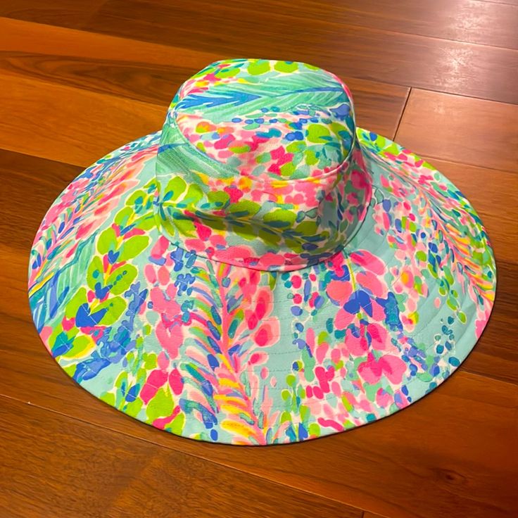 Nwt Lilly Pulitzer Beach Hat - Catch The Wave Rare! Yellow Joggers, Sea To Shining Sea, Pink Sand, Red Polka Dot, Beach Hat, Polka Dot Blouse, Resort Style, The Wave, Blue Sea