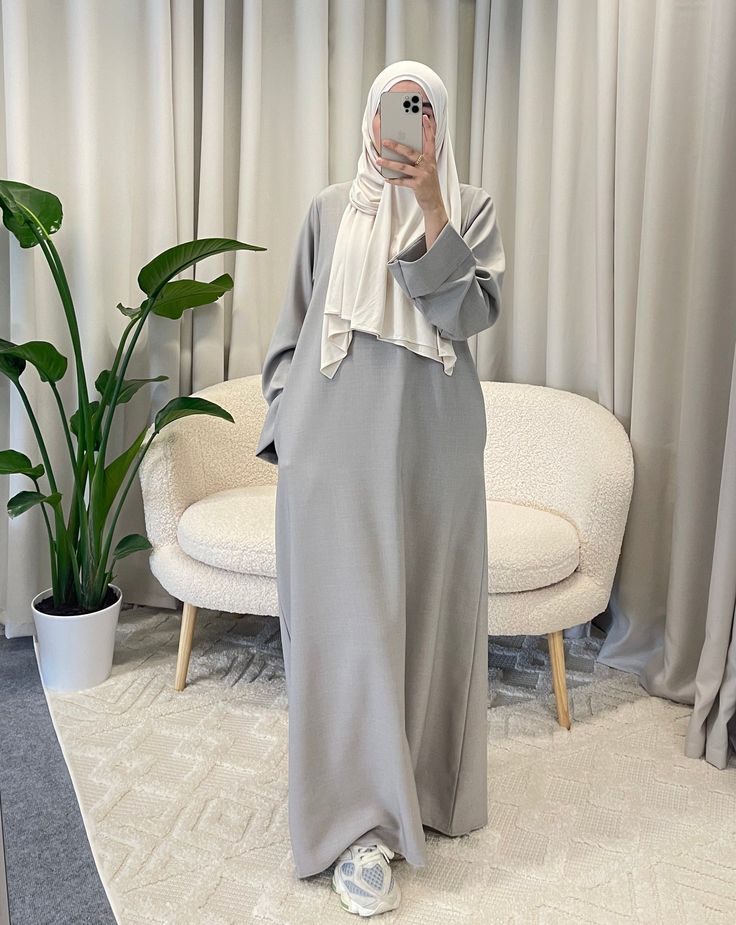 NISRINE ABAYA TAUPE The Nisrine abaya is a simple linen look a like abaya. It is a classic abaya with pockets. The model is 165 cm tall The model is wearing S/M on the photo The abaya is 150 cm long Abaya With Pockets, Basic Abaya, Linen Abaya, Simple Abaya, Simple Linen, Exclusive Shoes, Abaya Designs, Moon Collection, The Model