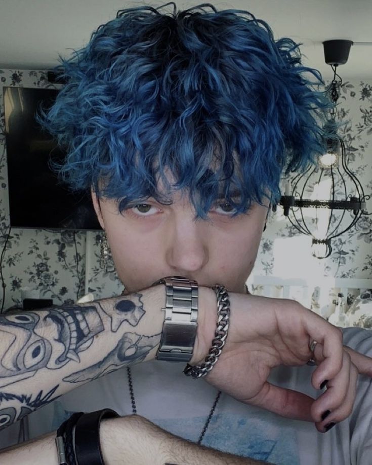 Blue Hair Men Aesthetic, Dark Blue Hair Men, Duet Aesthetic, Masc Hair, Mens Blue Hair, Boys Blue Hair, Blue Hair Aesthetic, Short Blue Hair, Royal Blue Hair