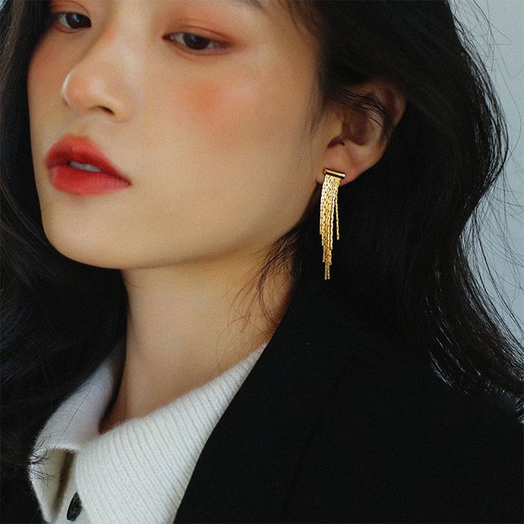 Glam up your look with our Gold Tassel Fringe Earrings. These elegant drop earrings feature delicate chain tassels in gold, adding a touch of style and movement. The long chain dangle design creates visual interest and is perfect for any occasion. Treat yourself or surprise someone special with these exquisite earrings, making them a memorable gift choice. 👌 M A T E R I A L • 18K Gold plated over brass• S925 Sterling Silver niddle 📏 S I Z E • Length: 5.7 cm (2.2 inch)• Width: 0.9 inch (0.35 in Chic Gold Tassel Drop Earrings, Trendy Gold Fringe Earrings, Chic Gold Dangle Tassel Earrings, Trendy Gold Tassel Earrings With Fringe, Chic Gold Tassel Earrings For Evening, Elegant Gold Tassel Earrings, Elegant Gold Metal Tassel Earrings, Chic Gold Tassel Earrings For Formal Events, Chic Gold Tassel Earrings For Formal Occasions