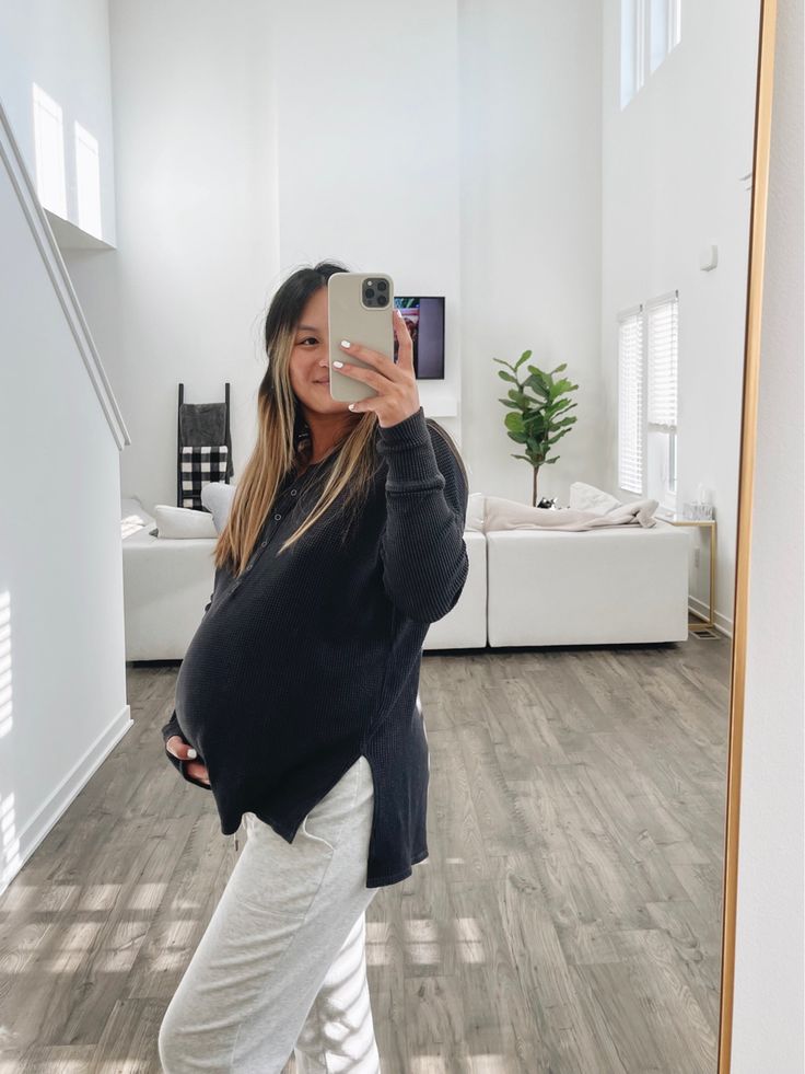 Comfy Outfit, Comfy Style Curated On LTK By Molly Love 75 Degree Weather Outfit Maternity, Maternity Sweatpants Outfit, Pregnancy Comfy Outfits, Comfy Maternity Outfits Winter, Pregnancy Outfits Comfy, Comfy Pregnancy Outfits, Sweatpants And Hoodie Outfit, Comfy Maternity Outfits, Maternity Fits