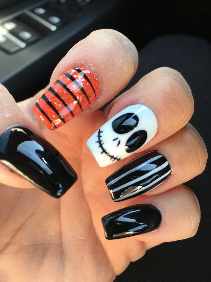 Acrylic Nails Halloween Short, Red Black And White Football Nails, Gel Nail Designs For Halloween, Halloween Theme Nails Acrylic, Jack Halloween Nails, Halloween Nails Nightmare Before, Jack Skellington Nails Acrylic, Cute Easy Halloween Nails, Halloween Nails 2023