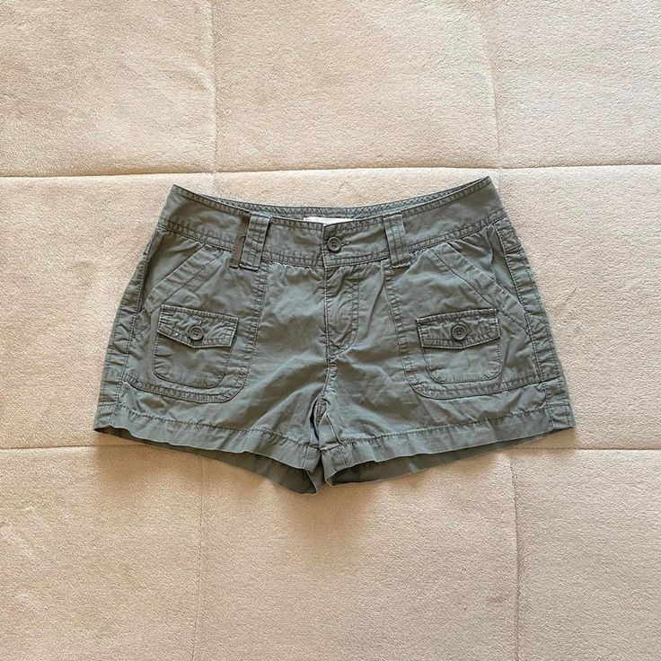 Tight Denim Shorts, Low Rise Grunge, Cargo Shorts Outfits Women, Cargo Shorts Outfit, Y2k Outfits Aesthetic, Shorts Aesthetic, Shorts Outfits Women, Y2k Shorts, Outfits Y2k