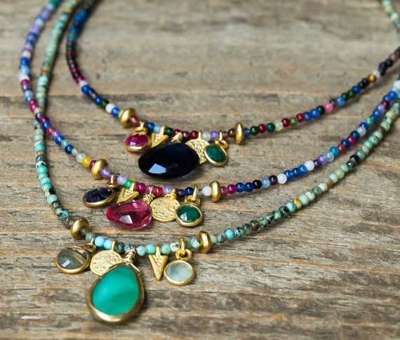 Colorful Beaded Necklace, Necklace Ruby, Necklace Emerald, Bohemian Jewellery, Gold Charms, Ruby Necklace, Emerald Necklace, Necklace Charm, Seed Bead Jewelry