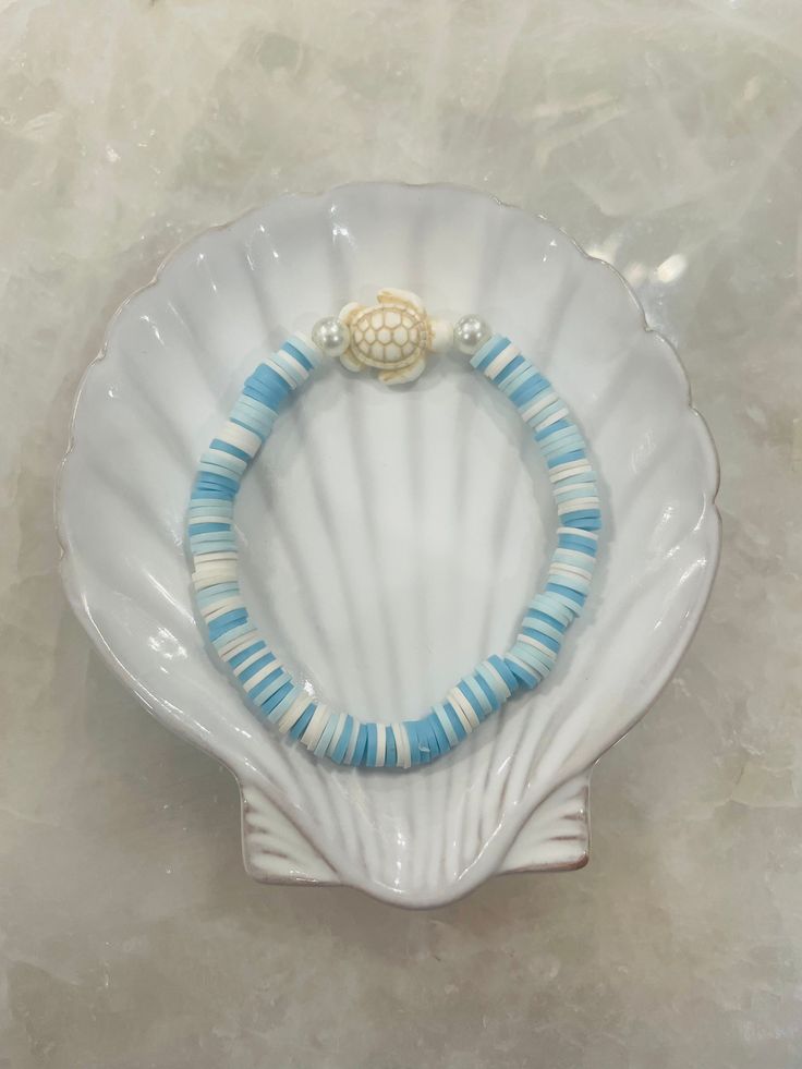 This is a super cute high quality beach turtle bracelet! It is great for the summertime! Beach Turtle, Blue Turtle, Bracelet Inspo, Turtle Bracelet, Market Ideas, Beach Bracelets, Clay Bracelet, Diy Bracelet Designs, Beads Bracelet Design