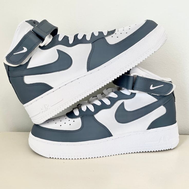 Af1 Mid, Nike Air Force One, Nike Shoes Girls, Nike Fashion Shoes, Preppy Shoes, Jordan Shoes Girls, All Nike Shoes, Custom Air Force 1, Air Force One