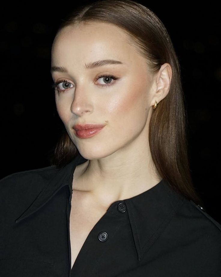 Pale Girl Makeup, Clinique Black Honey, Fair Skin Makeup, Nontoxic Beauty, Phoebe Dynevor, Pale Girl, Black Honey, Dope Makeup, Redhead Girl